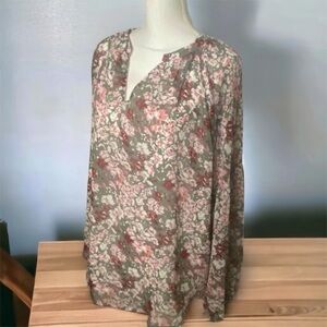 Boutique Gray Floral Print Top‎